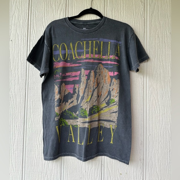 NWOT Coachella Valley Graphic Tee - Picture 1 of 8